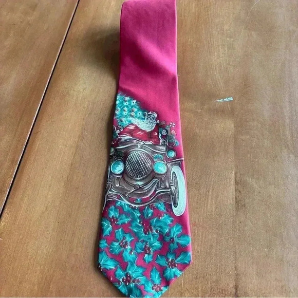 VTG Gant Christmas Tie 100% Silk “Limited Edition” Santa Mistletoe Made In USA - Picture 2 of 6